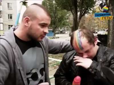 Russians catch a pedophile, punish and humiliate him