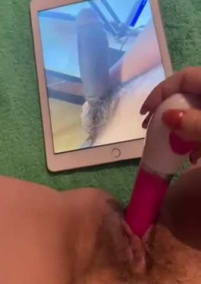 I love squirting on dicks but I guess my ipad is not a fan 🤪
