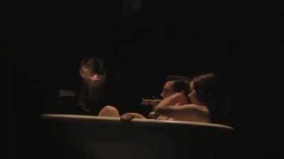 Emilia&rsquo;s naked bum on Broadway