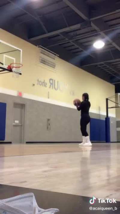 Shorty can&rsquo;t shoot but that shit is fat!