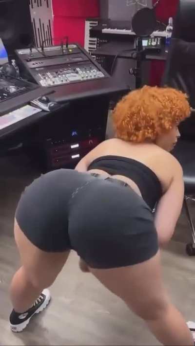 stick my tounge in that shit