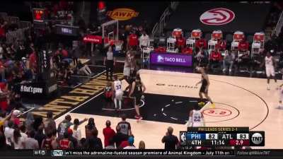 [Highlight] Dwight Howard skies for the lob and is fired up