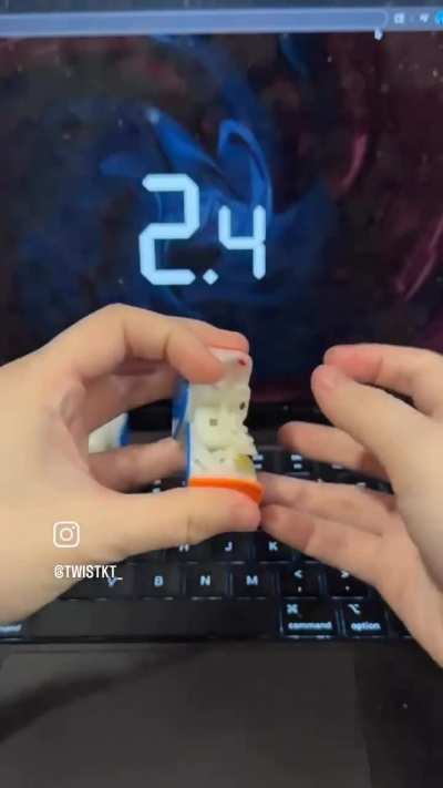2x2 cube in slo-mo