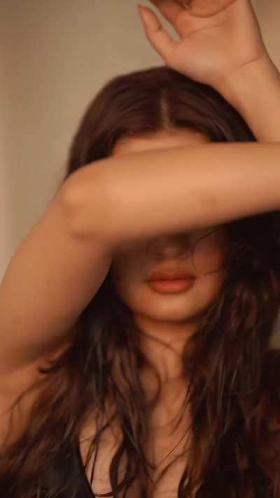 Avneet Kaur has the best boobs among young actresses and she loves to flaunt it in her bra
