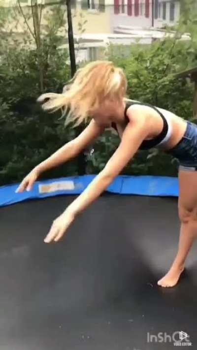 Throwback: Jolina auf dem Trampolin