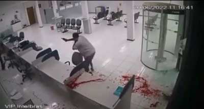 Robbery suspects gets shot in the neck
