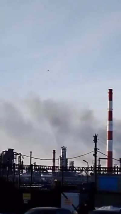 A moment of Ukrainian drone's arrival at Ryazan oil refinery this morning 