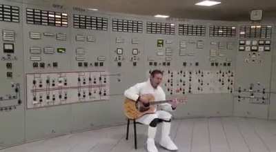 Sviatoslav Vakarchuk plays a solo acoustic show inside Chornobyl&rsquo;s control center, dedicates it to the workers at the NPP