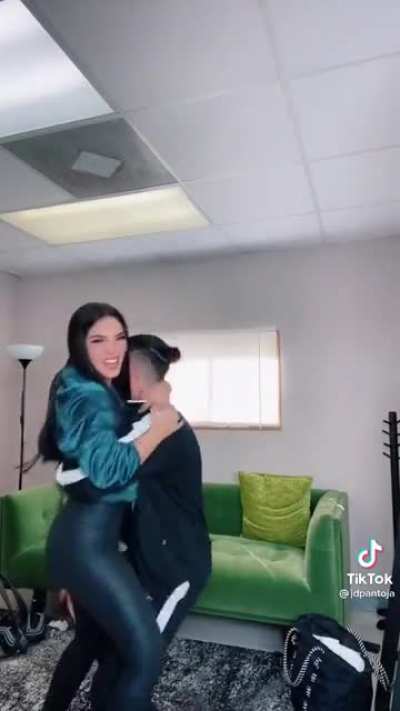 Que culo tiene con razón le hizo 2 hijos el Juan