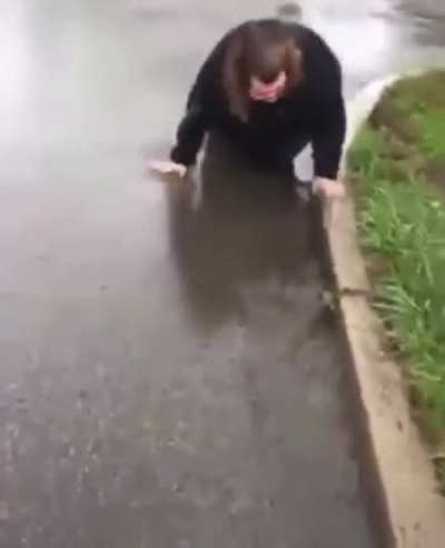 <3