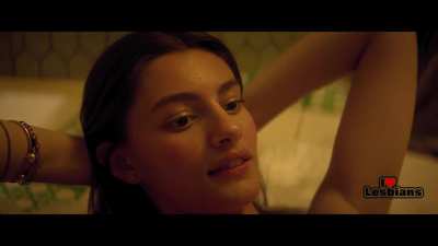 Kaitlyn Dever &amp;amp; Diana Silvers (Booksmart - Scene #2)