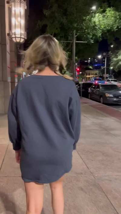 Ass jiggling and boobs bouncing in downtown 😝