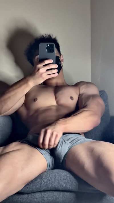 [19] open your mouth for daddy 😈