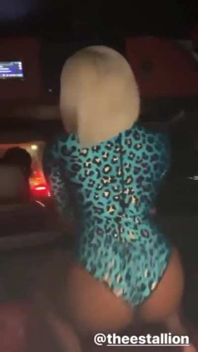 👀