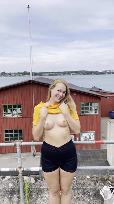 M&aring; jeg v&aelig;re dit sexleget&oslash;j til i aften🙈