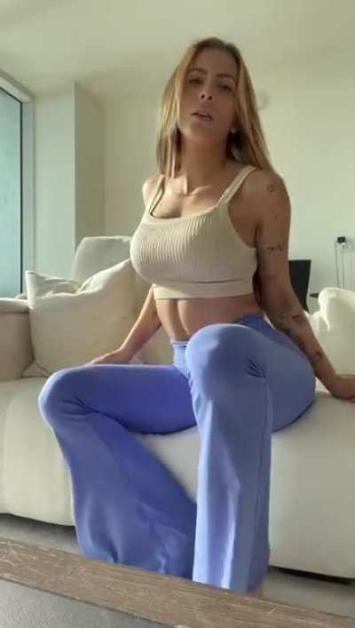 Kenia Gonzalez (@keniamusicr)