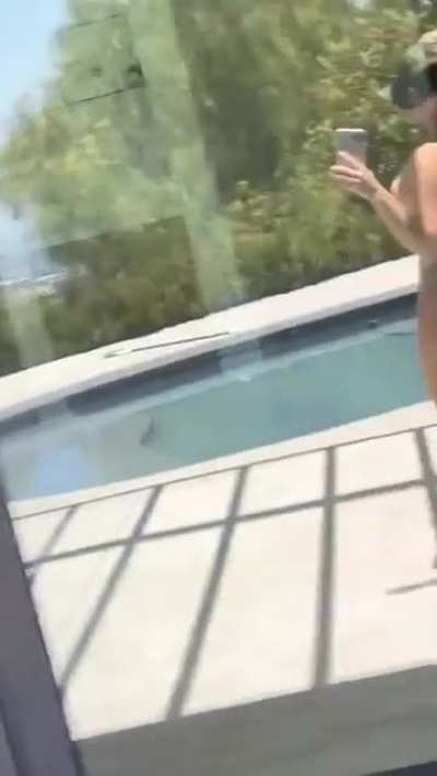 Ass shake