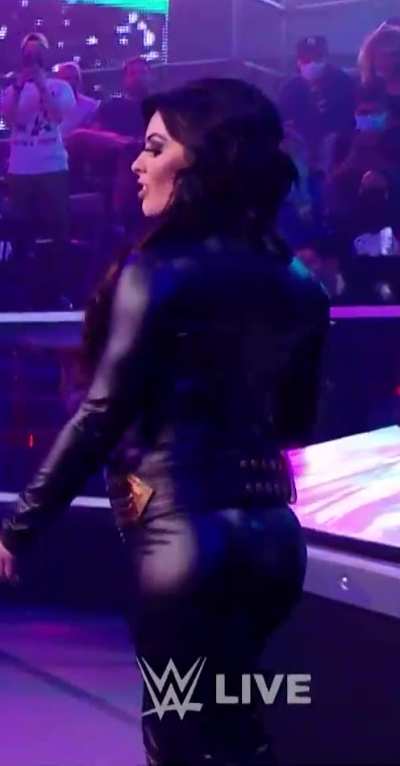 Mandy&rsquo;s fat ass
