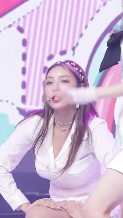 LIGHTSUM - Busty Chowon
