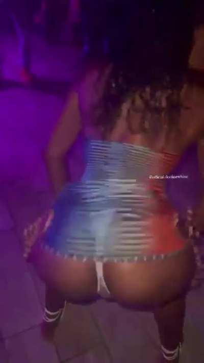 Vybz Kartel putting the fire in that bamce 🔥 (@official.deefinewhine)