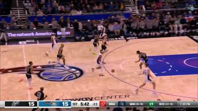 [Highlight] Bol Bol with the huge block that leads to a big dunk in transition by Paolo Banchero