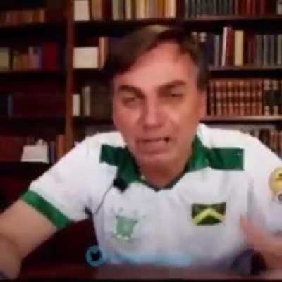 Direita toma cloroquina , esquerda tuba&iacute;na