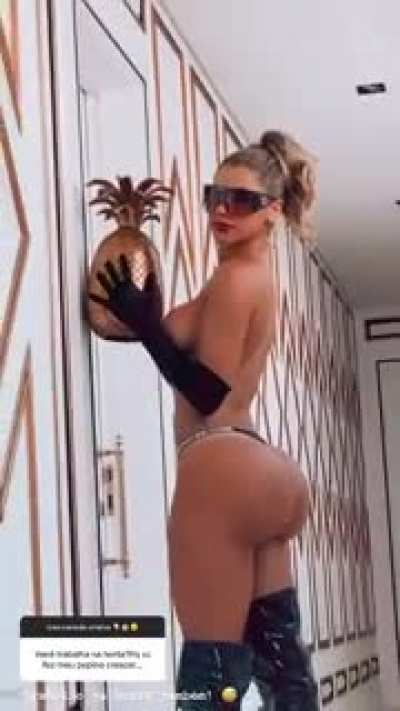 Sexy brazilian Roberta Duarte Pereira and her big booty 🍑