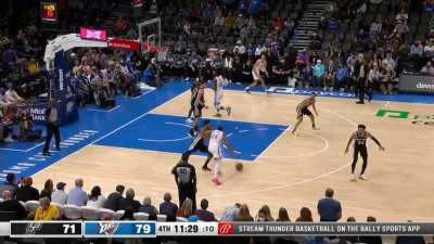 [Highlight] Devin Vassell locking up Kenrich Williams and forcing a missed shot