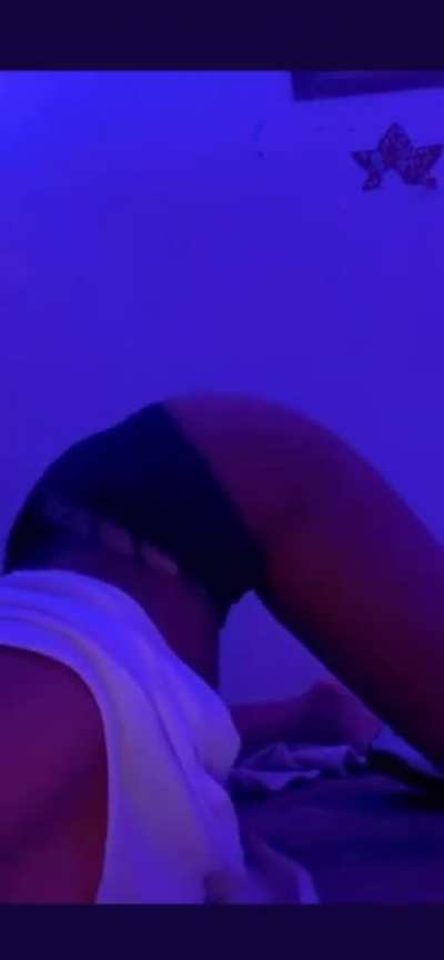 Who&rsquo;s tryna buy tiktokdemons nudes hmu!!