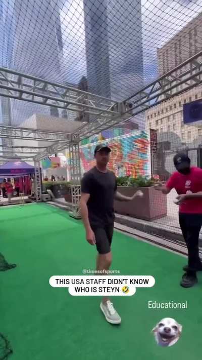 A GUY FROM USA TEACHING STEYN "HOW TO BOWL"! 