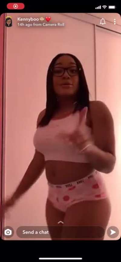 Who&rsquo;s ass is fatter, SiSi or hers
