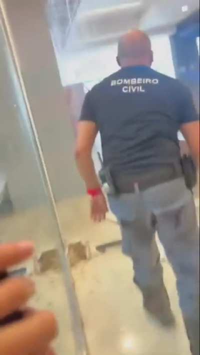 Shopping mall ceiling collapse after heavy rain Sao Paulo - BR