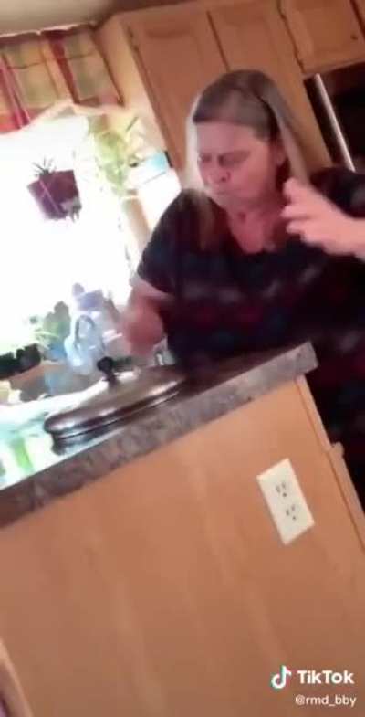 The way this lady deals with telemarketing agencies
