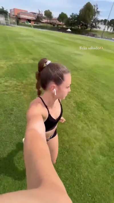 🏃🏻&zwj;♀️😍