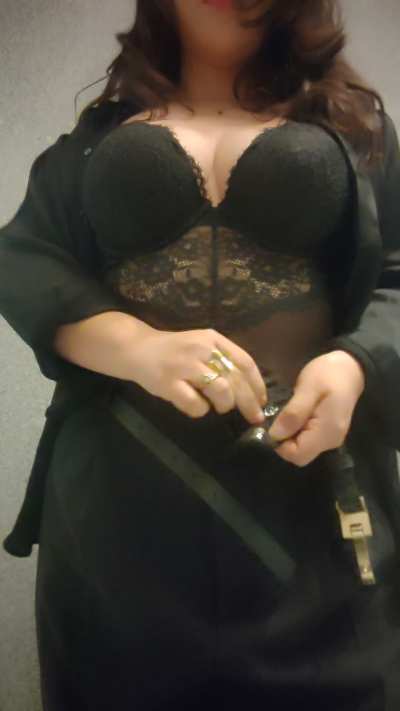 Would you hire me as a secretary ?