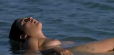 Vahina Giocante - rescued while naked in Paradise Cruise (2013)