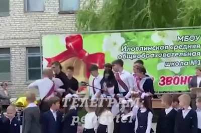 Boy tries to cut girl&rsquo;s throat during prom in front of the entire school - Russia