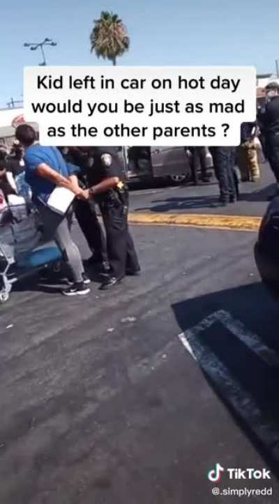 community bands together against 2 dumb bitches that left a baby in a hot ass car for almost an hour