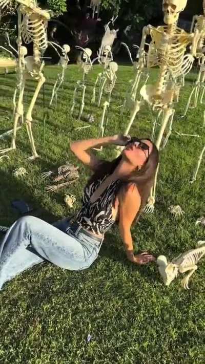Victoria bugging her neighbors - TikTok October 2025
