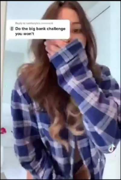 Tikthot flashes tits