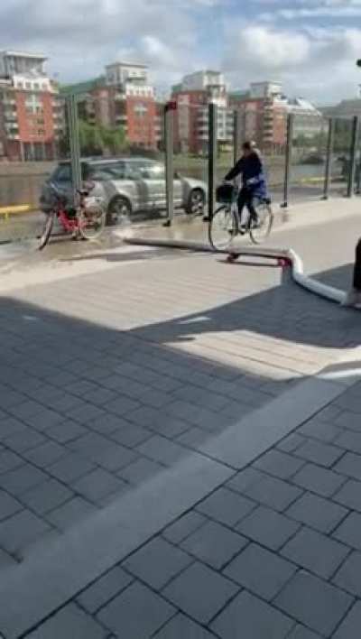 Nyoooom