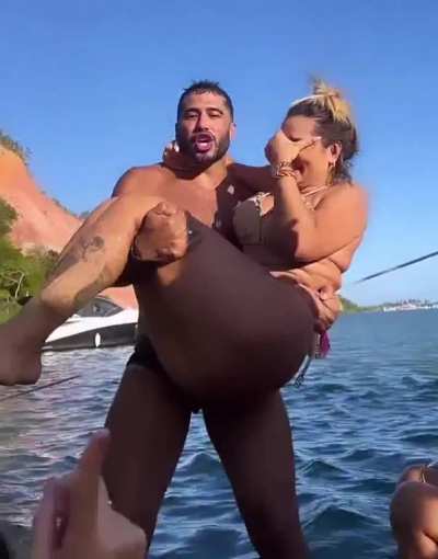 Deolane Bezerra
