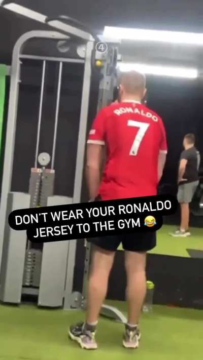 😂😂😂 Por que n&atilde;o se deve usar uma camiseta do Cristiano Ronaldo na academia