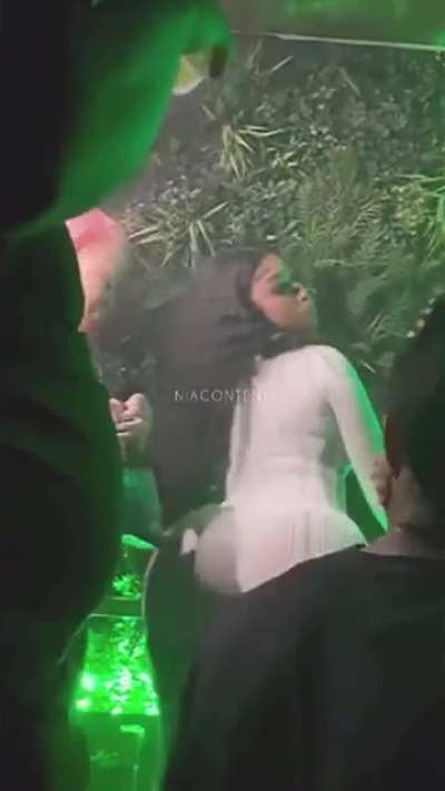 that azz bouncing