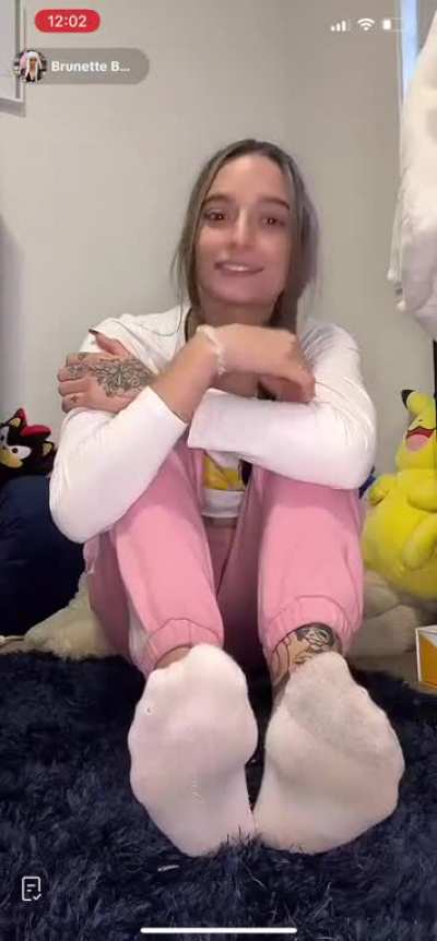 Brunettebunniiofficiall live on TikTok rn