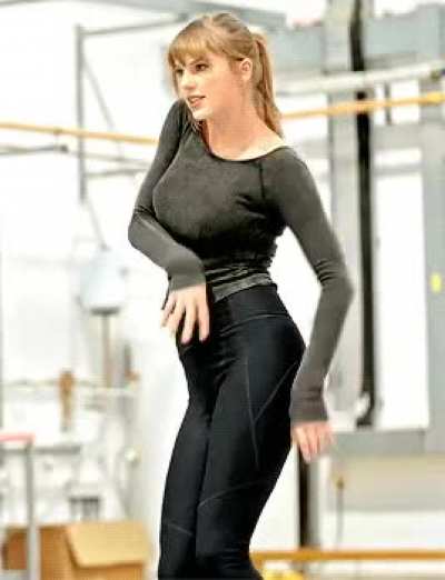 Taylor looking so hot