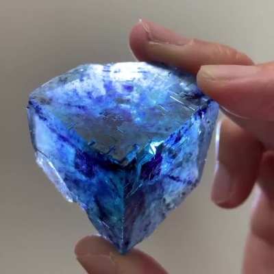 Nature&rsquo;s &ldquo;Tesseract&rdquo; - It&rsquo;s a Fluorite cube with complex zoning (sectoral + oscillatory)