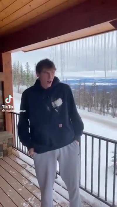 Snowball battle 