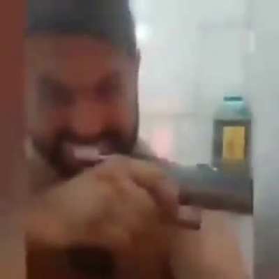 Muquinha escovando os dentes 😊