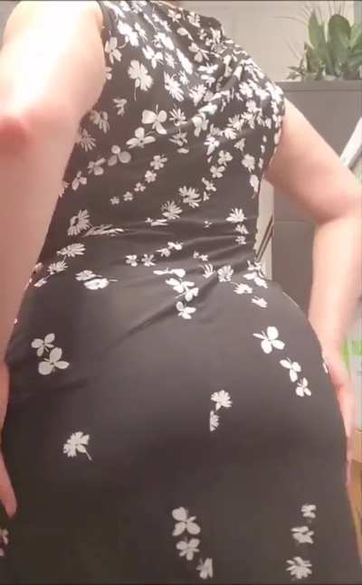 Bet you didn&rsquo;t expect an HR rep to be this thick
